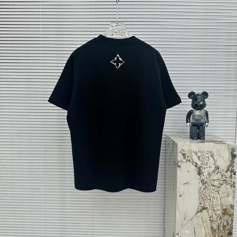 Louis Vuitton Men's T-shirts 253